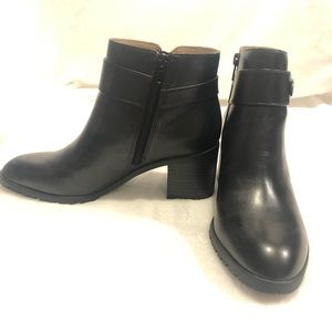NWOT Lifestride Soft System Leather Bootie